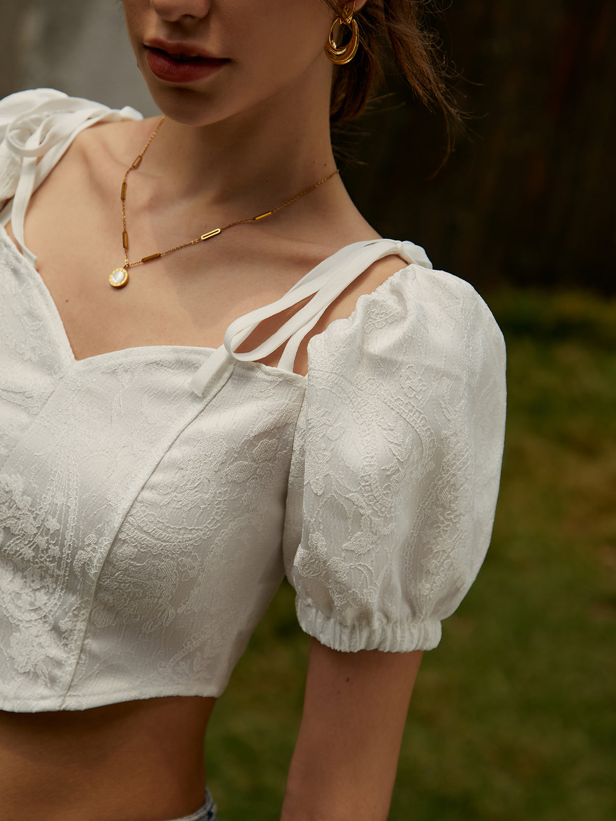 Kalp Yaka Beyaz Crop