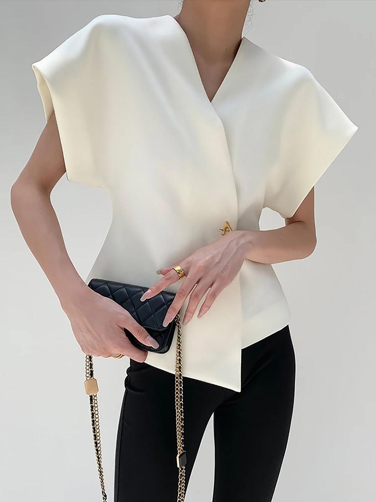 Minimal Altın Detaylı Kolsuz Bluz