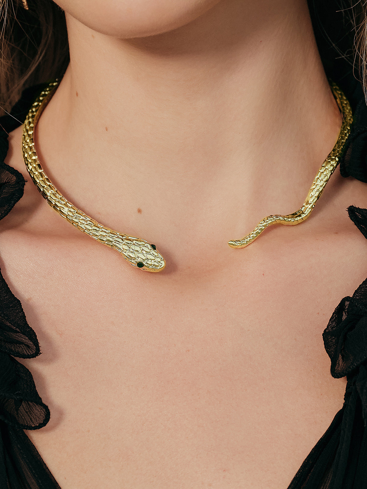 Şık Yılan Esintili Choker Kolye